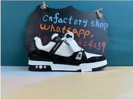 LV TRainers black - Image 2