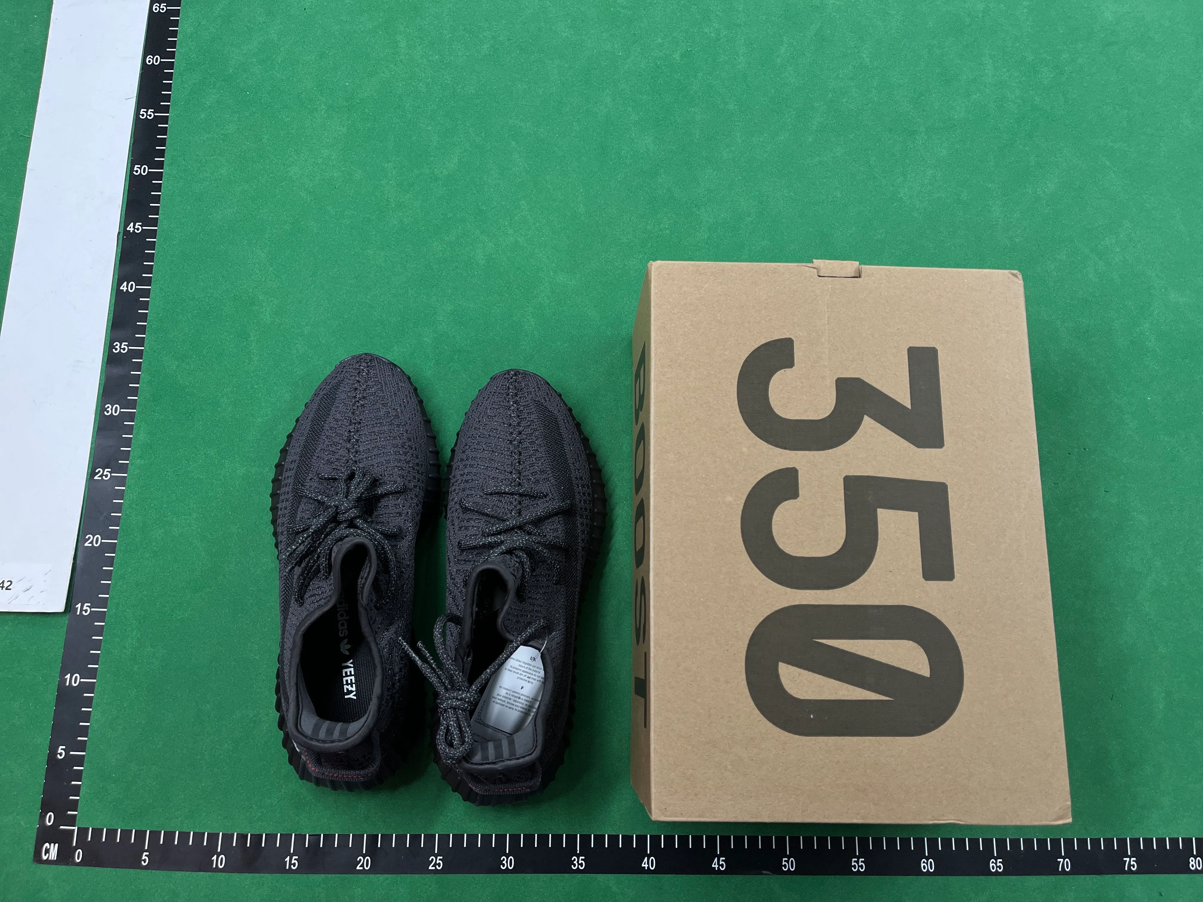 Yeezy 350 v2 - Image 2