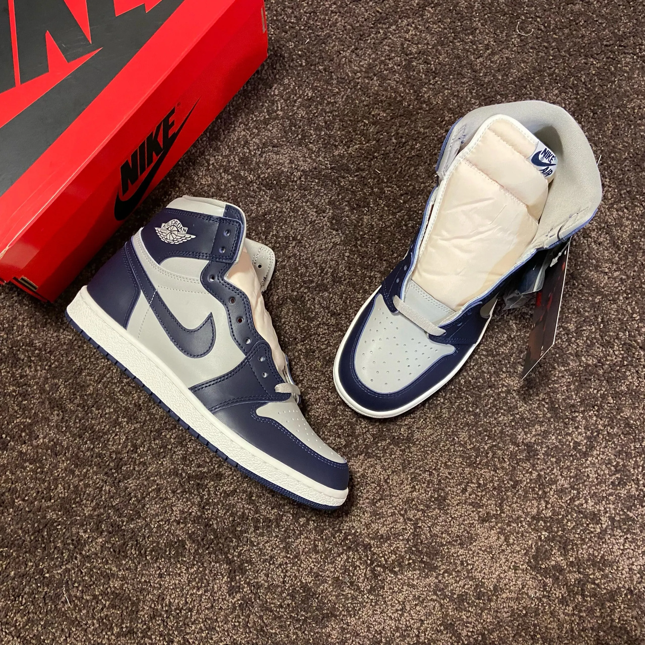 AIR JORDAN 1 (AJ1) 1 Notes - Image 2