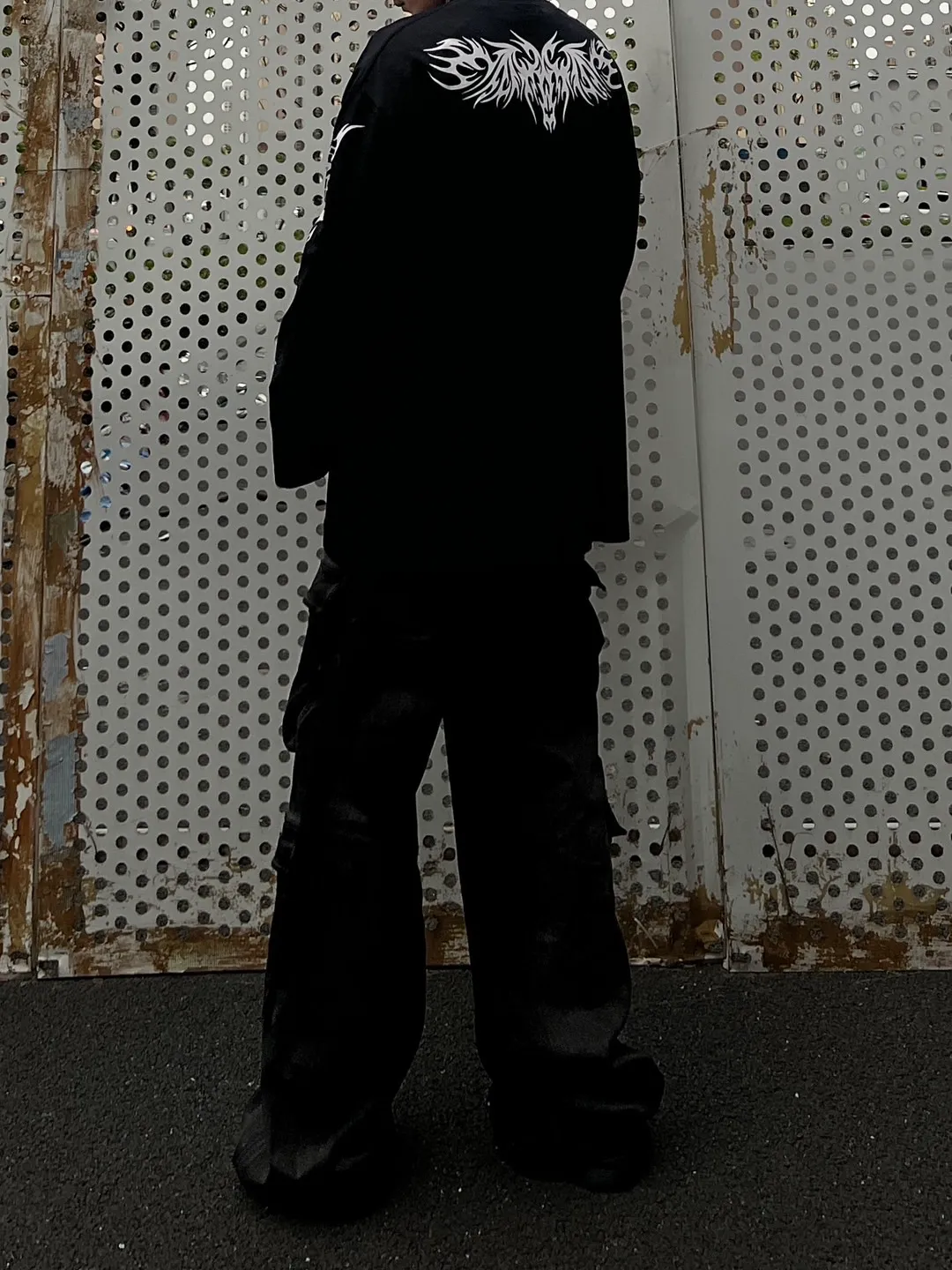 VETEMENTS GOTHIC LONG SLEEVE - Image 3