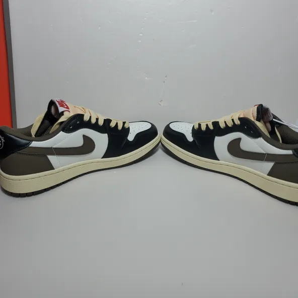 Travis Scott x Air Jordan 1 ​Low Dark Mocha - Image 4