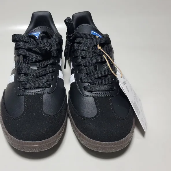 Samba Vegan OG Black And White Characters